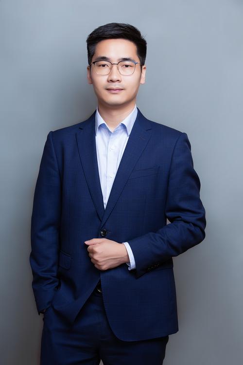 张洪雪 视觉与舞美负责人